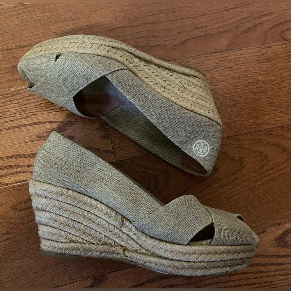 Tory Burch Fillipa Tan Wedges with Peep-Toe Design - Picture 4 of 9